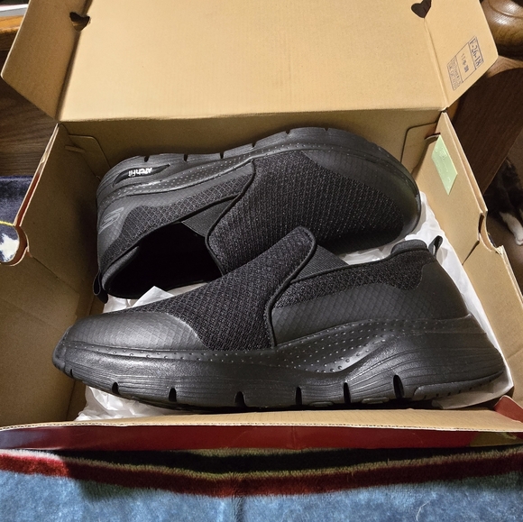 Mens Skechers Arch fit size 11 extra wide new in box - Picture 2 of 5